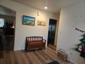 1818 W Picadilly Ln in Hanford, CA - Building Photo - Building Photo