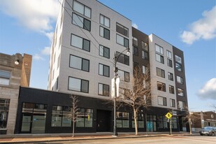 1517 W Howard St, Unit 304 in Chicago, IL - Building Photo