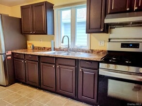 58 Orchard Dr in Rhinebeck, NY - Building Photo - Building Photo