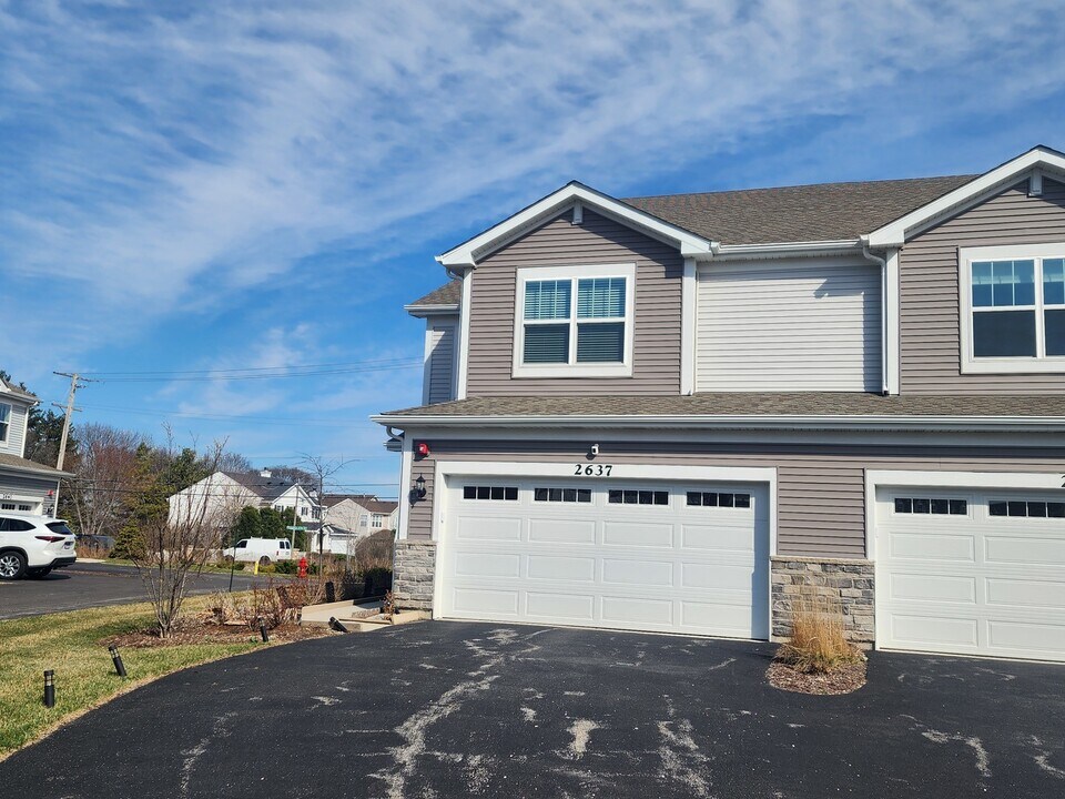 2637 Martini St in Mundelein, IL - Building Photo