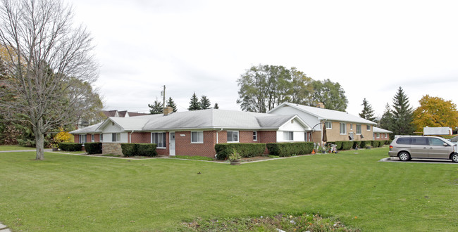 Susann Manor Apartments in Wixom, MI - Building Photo - Building Photo