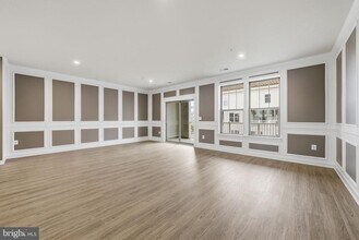 1104 Dabney Dr in Manassas Park, VA - Building Photo - Building Photo