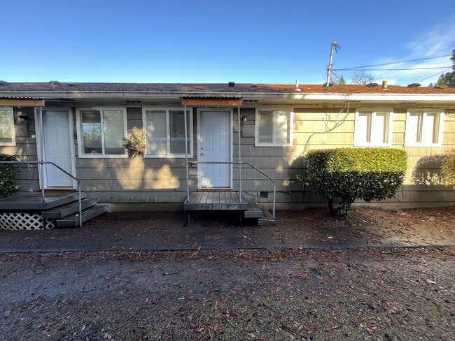 14095 SE Redwood Ave in Milwaukie, OR - Building Photo - Building Photo