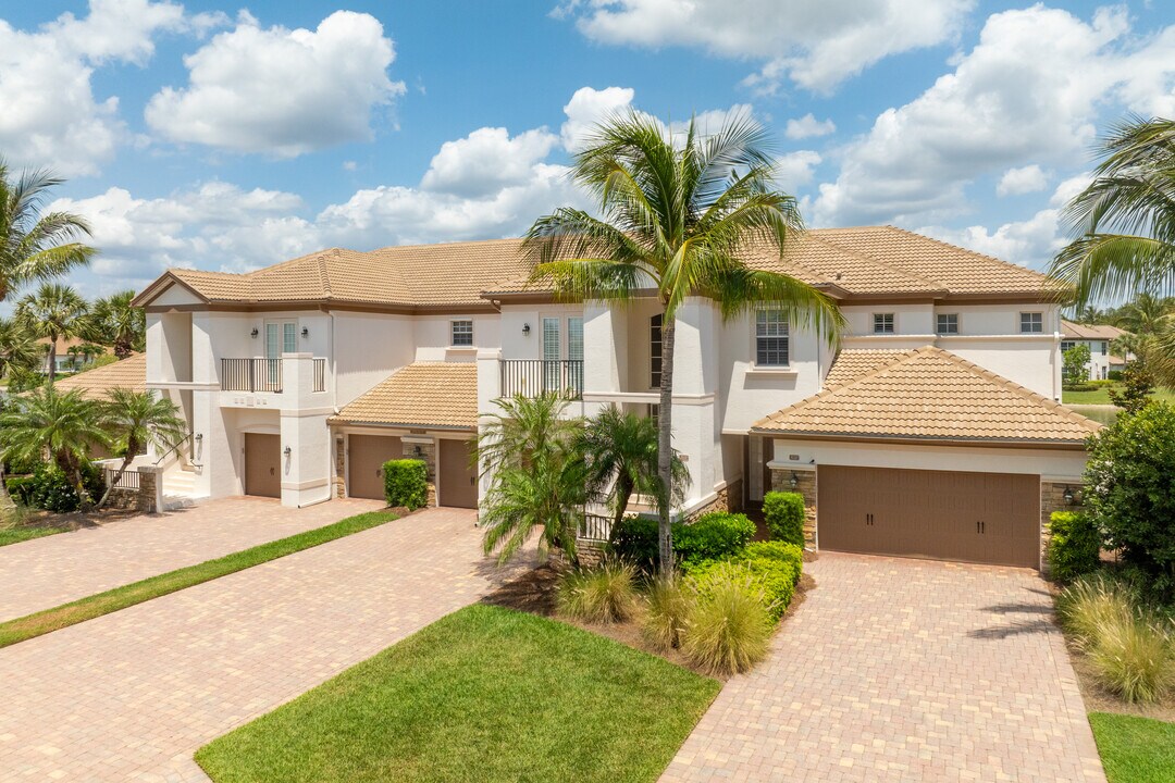Players Cove in Naples, FL - Building Photo