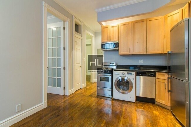 Clinton Street in New York, NY - Building Photo - Building Photo