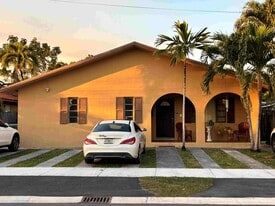 2761 SW 24th St in Miami, FL - Building Photo