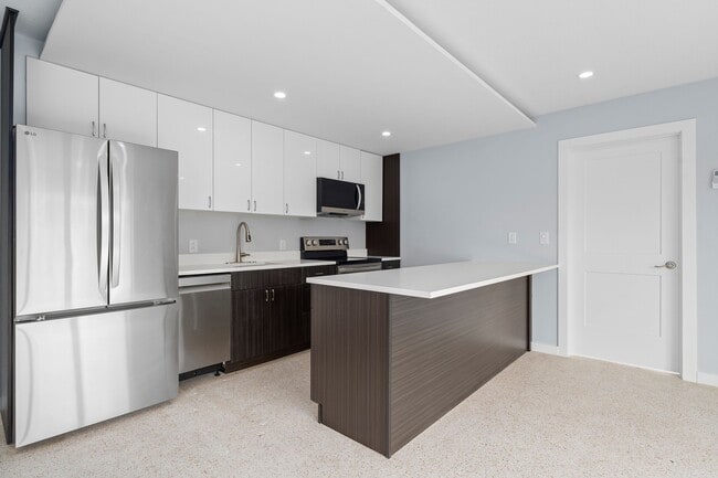 3220 NE 7th Pl in Pompano Beach, FL - Building Photo - Building Photo