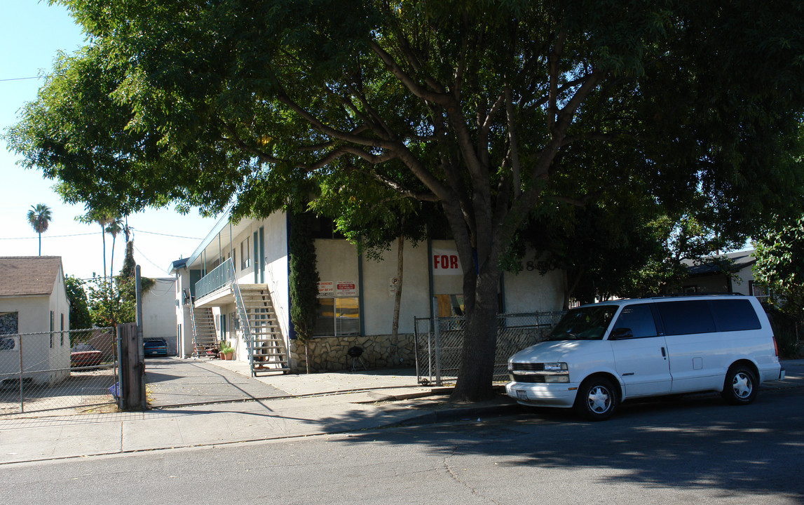 14850 Delano St in Van Nuys, CA - Building Photo