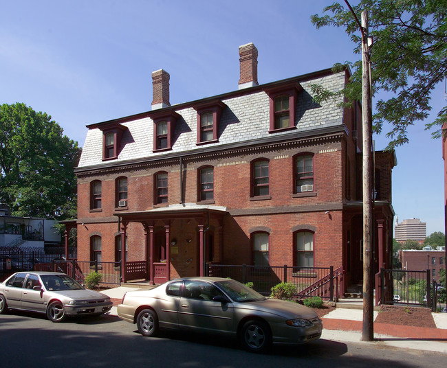 New Court Terrace in Springfield, MA - Building Photo - Building Photo