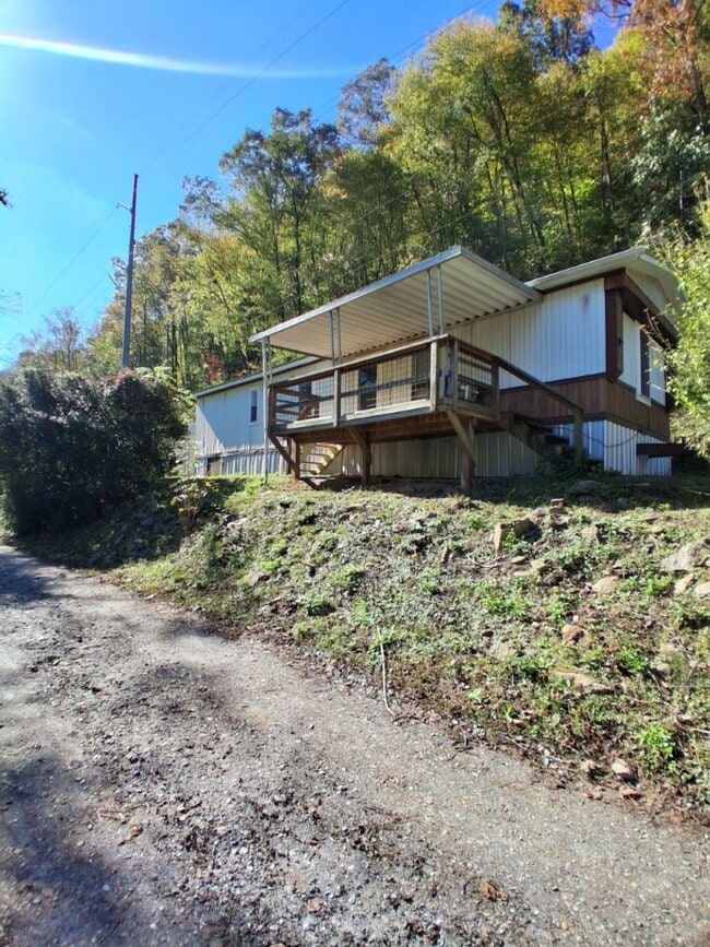 property at 462 Tunnel Mountain Rd