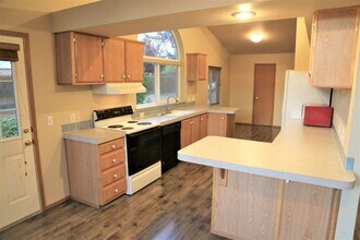 4030 SW Western Blvd in Corvallis, OR - Building Photo - Building Photo