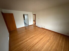 4301 Wooded Way in Louisville, KY - Building Photo