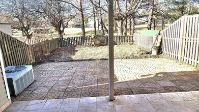 37 Anderson Ct in East Brunswick, NJ - Foto de edificio - Building Photo