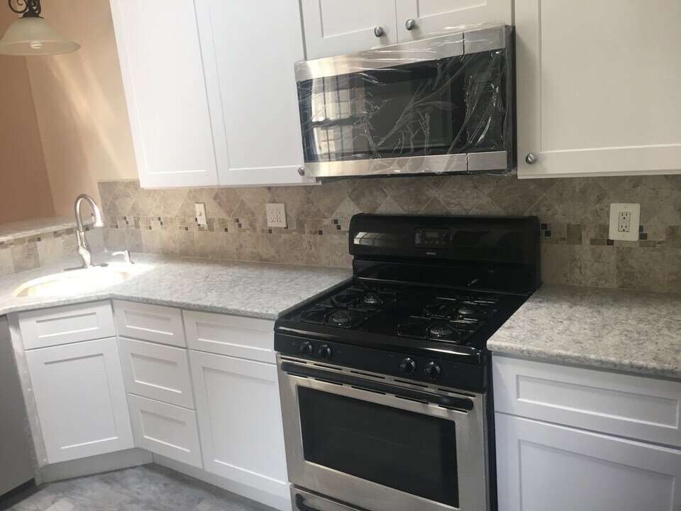 225 Scott St in Baltimore, MD - Building Photo