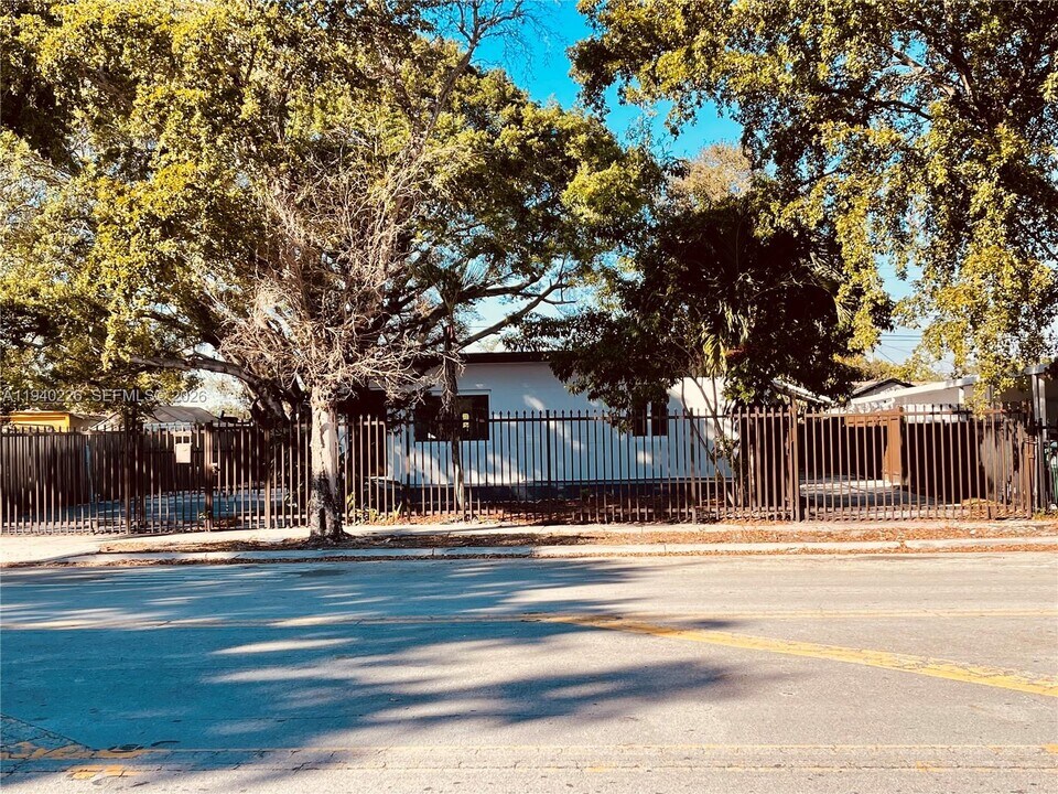 931 Opa-locka Blvd in Opa Locka, FL - Building Photo