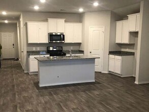 2416 Three Wood Way in Navasota, TX - Building Photo - Building Photo