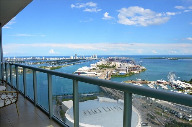 888 Biscayne Blvd in Miami, FL - Building Photo - Building Photo