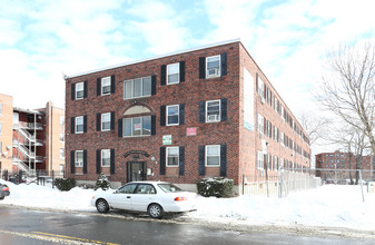 322 Hudson St / Luca Investments LLC in Hartford, CT - Building Photo - Building Photo