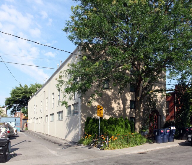 6 Bartlett Ave in Toronto, ON - Building Photo - Primary Photo