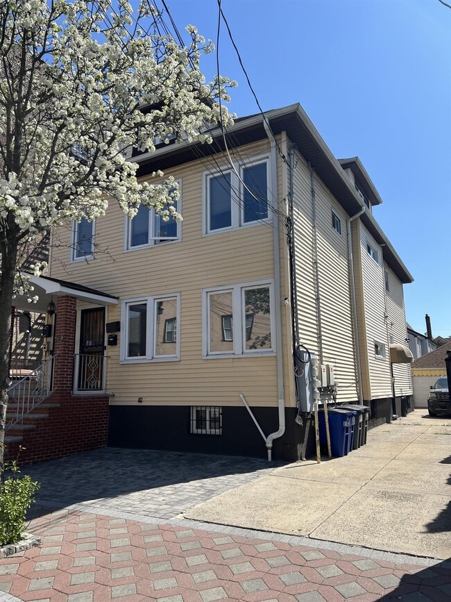 8110 5th St in North Bergen, NJ - Building Photo - Building Photo