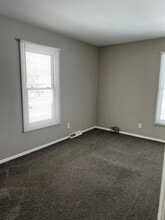 770 N Main St in Plainwell, MI - Foto de edificio - Building Photo