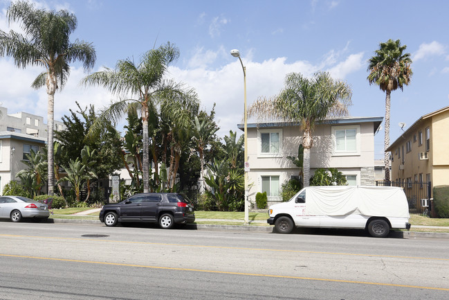 20601 Vanowen St in Winnetka, CA - Building Photo - Building Photo