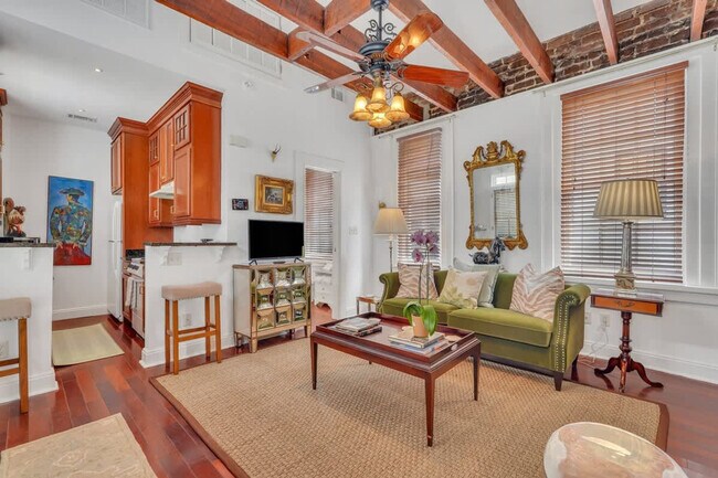 9 W Gordon St in Savannah, GA - Building Photo - Building Photo