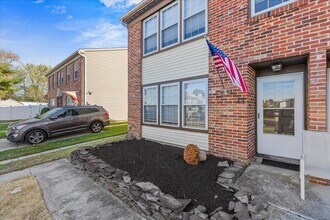 11 Ptolemy Ct in Washington Township, NJ - Building Photo - Building Photo