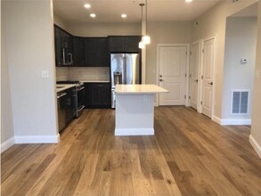 169 W Broadway, Unit 302 in Boston, MA - Foto de edificio - Building Photo