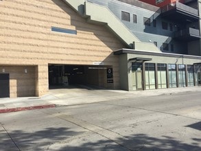 MacArthur Park Metro Apartments in Los Angeles, CA - Building Photo - Building Photo