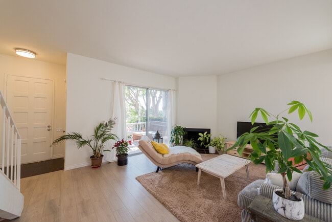 28320 Rey de Copas Ln in Malibu, CA - Foto de edificio - Building Photo