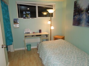 3211 N 9th St, Unit B in Tacoma, WA - Foto de edificio - Building Photo