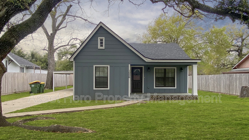 1006 Cedar St in Hearne, TX - Building Photo