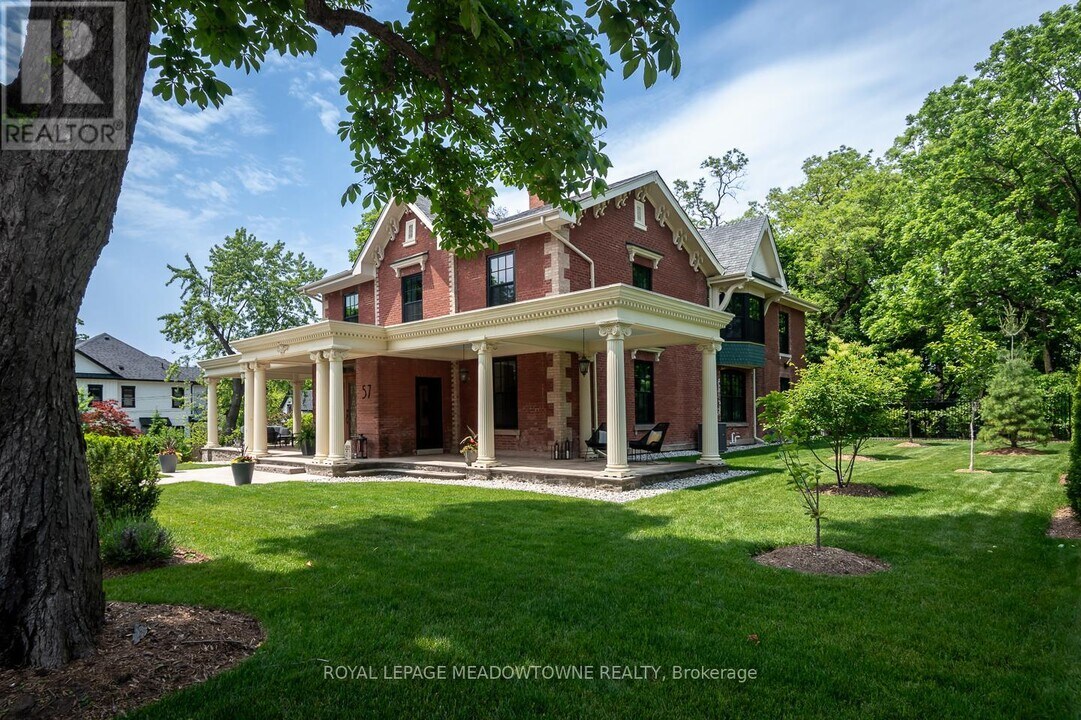 57 Victoria St in Milton, ON - Building Photo