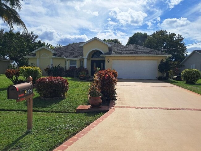 242 SW Amesbury Ave in Port St. Lucie, FL - Building Photo - Building Photo