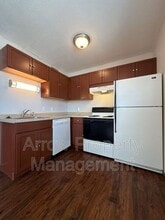 321 Chestnut St in Hickman, NE - Building Photo - Building Photo