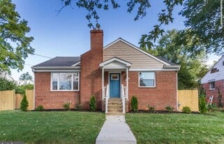 4915 Strathmore Ave in Kensington, MD - Building Photo