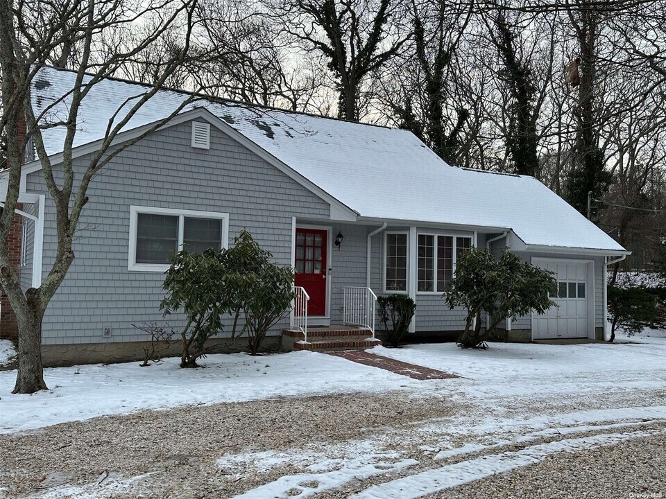 2845 N Wading River Rd in Wading River, NY - Building Photo