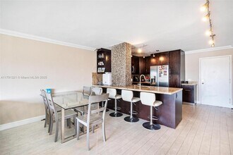 110 S Shore Dr, Unit 6D in Miami Beach, FL - Foto de edificio - Building Photo