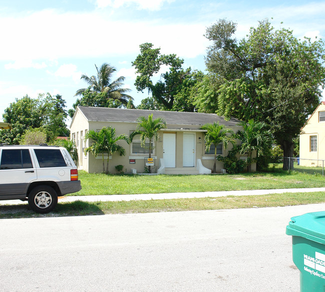 1246 NE 112th St in Miami, FL - Building Photo - Building Photo