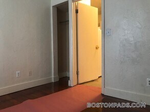 8 Adella Pl in Boston, MA - Building Photo - Building Photo