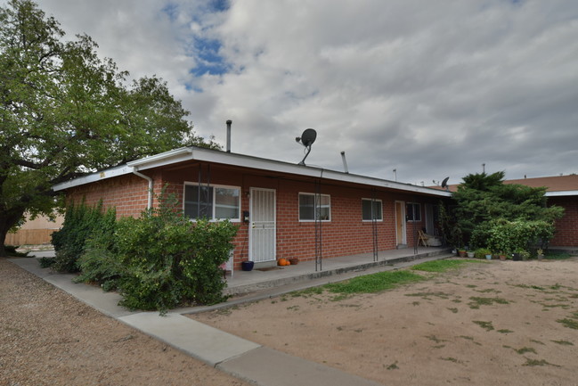 917 Amherst Dr SE in Albuquerque, NM - Building Photo - Building Photo