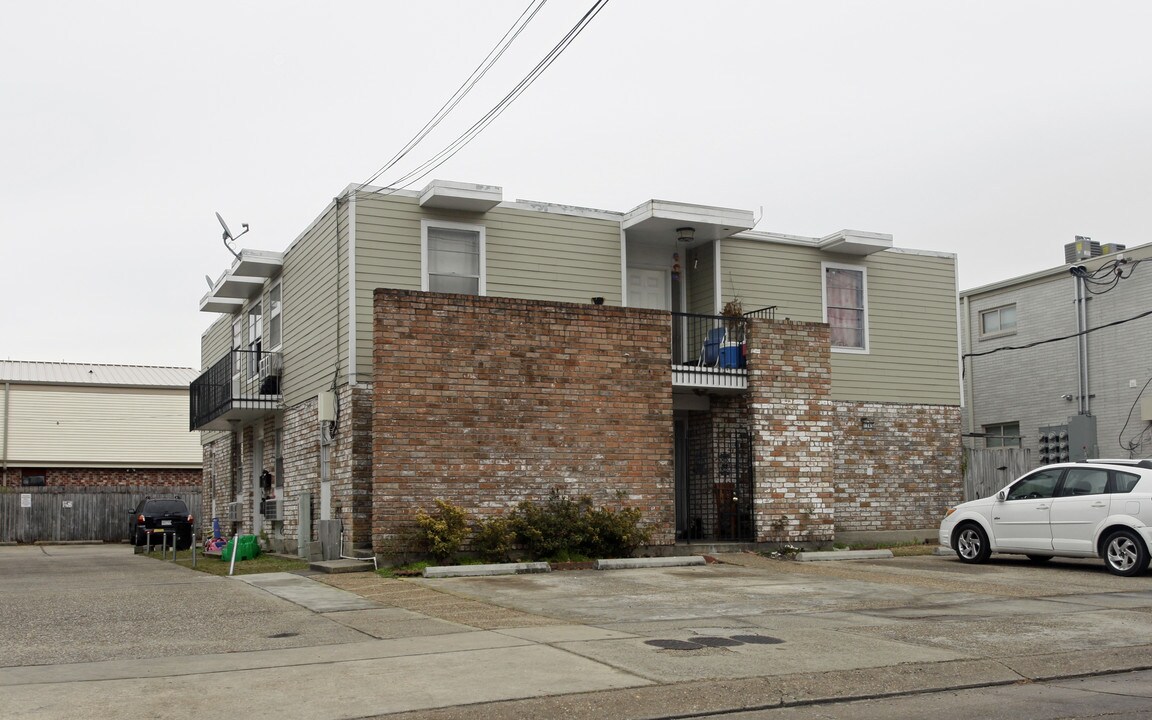 1345 Lake Ave in Metairie, LA - Building Photo