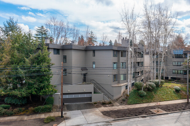 Windermere North Condo in Seattle, WA - Building Photo - Building Photo