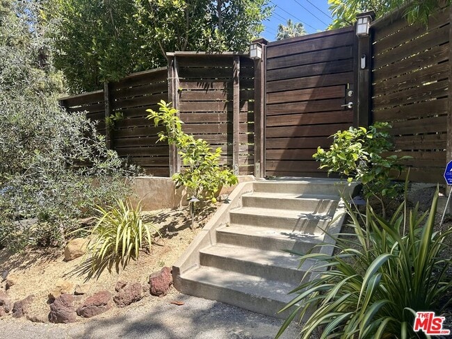 8350 Lookout Mountain Ave in Los Angeles, CA - Building Photo - Building Photo