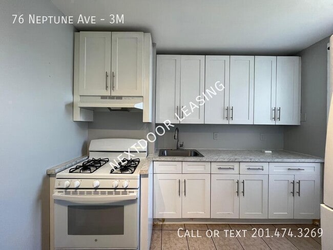 76 Neptune Ave in Jersey City, NJ - Building Photo - Building Photo