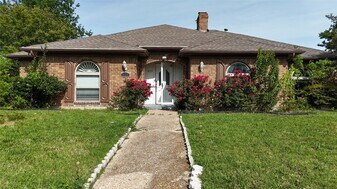 613 Palomar Ln in Richardson, TX - Building Photo