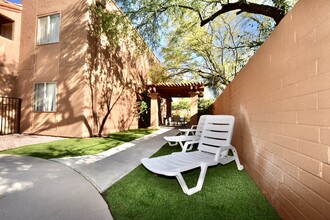 Acacia Gardens - 402 E. Limberlost Drive in Tucson, AZ - Building Photo - Building Photo