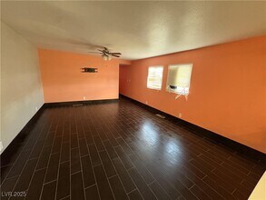 249 Shoshone Ln in Henderson, NV - Building Photo - Building Photo