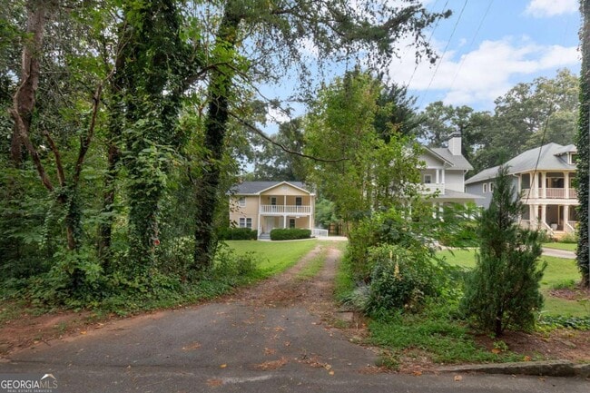 2542 White Oak Dr in Decatur, GA - Building Photo - Building Photo